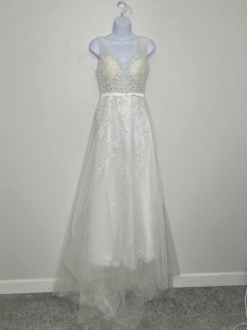 White wedding dress a-line floral lace appliques beaded sequin romantic dress 2